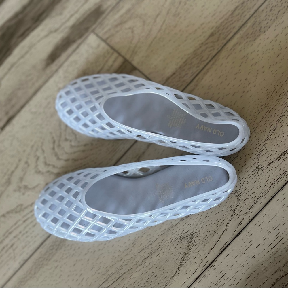 Old Navy Women’s White Slip-On Shoes